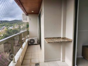 Image 7 - 886956