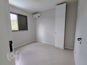 Image 13 - 886956