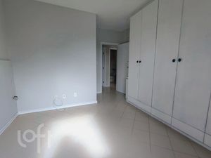 Image 19 - 886956