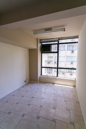 Image 34 - 886958
