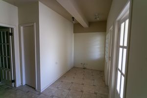 Image 18 - 886958