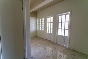 Image 19 - 886958