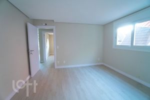 Image 8 - 886960