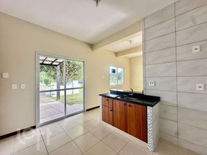 Image 11 - 886968