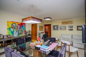 Image 8 - 886972
