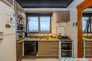 Image 11 - 886972