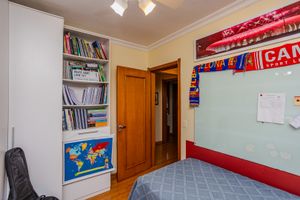 Image 19 - 886972