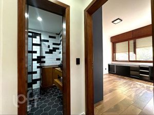 Image 6 - 886976