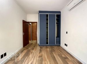 Image 10 - 886976