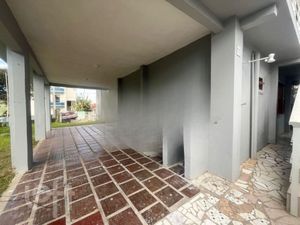 Image 4 - 886979