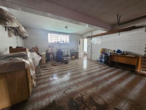 Image 27 - 886998