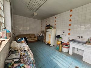 Image 28 - 886998
