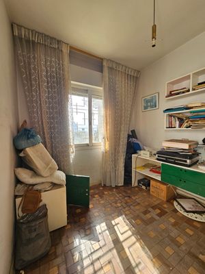 Image 12 - 886998