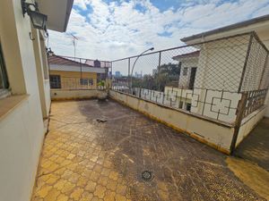 Image 17 - 886998