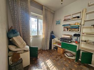 Image 21 - 886998