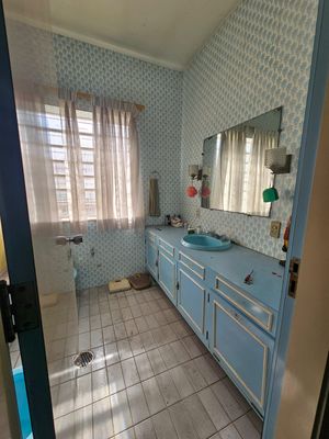 Image 22 - 886998