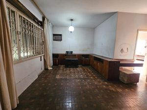 Image 11 - 886998