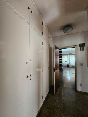Image 1 - 886998