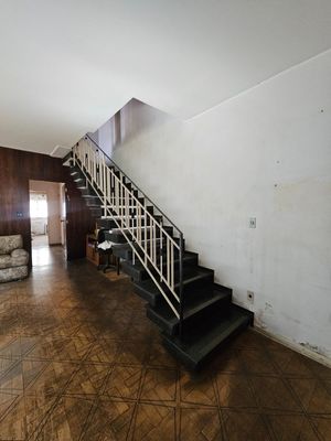 Image 33 - 886998