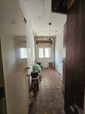 Image 30 - 886998