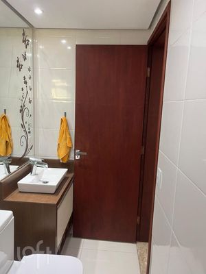 Image 19 - 887001