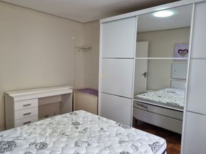 Image 9 - 887003