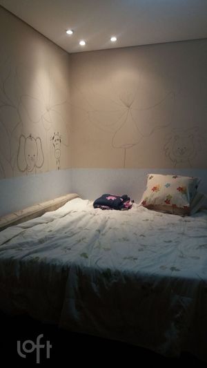 Image 18 - 887004