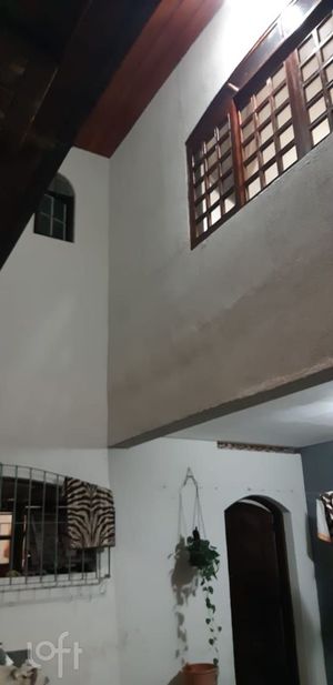 Image 28 - 887004