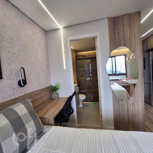 Image 9 - 887005