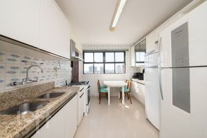Image 12 - 887006