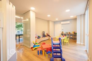 Image 19 - 887006