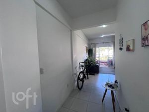 Image 11 - 887007