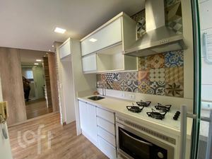 Image 13 - 887008