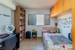 Image 19 - 887009