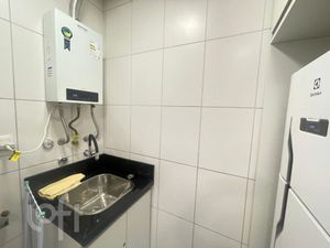 Image 4 - 887011