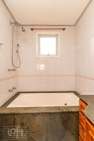 Image 18 - 887016