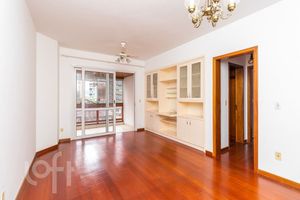 Image 6 - 887016