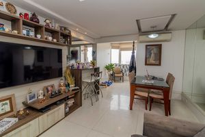 Image 1 - 887017