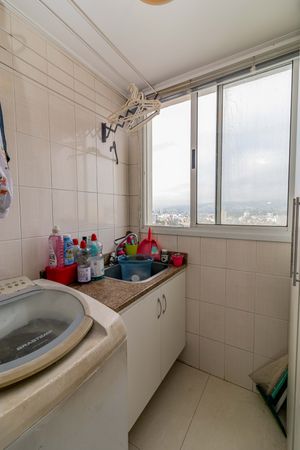 Image 21 - 887017