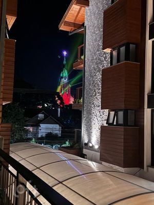 Image 19 - 887019
