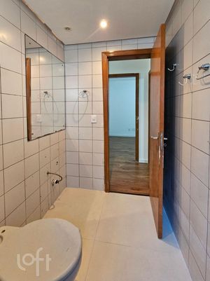 Image 8 - 887024