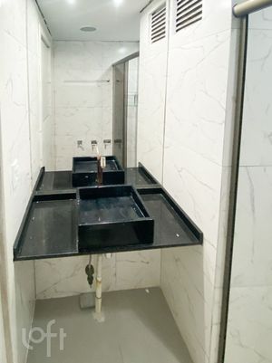 Image 9 - 887027