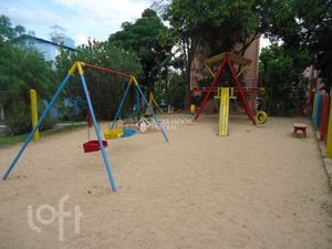 Image 17 - 887035