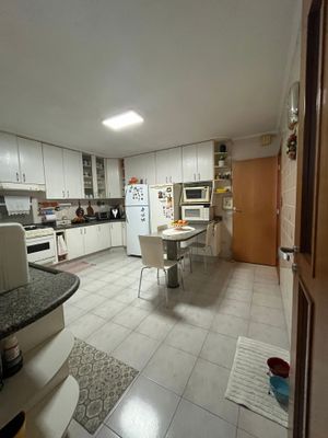 Image 6 - 887102