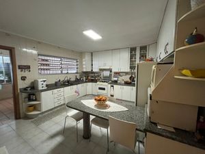 Image 5 - 887102