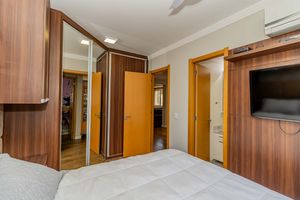 Image 19 - 887103