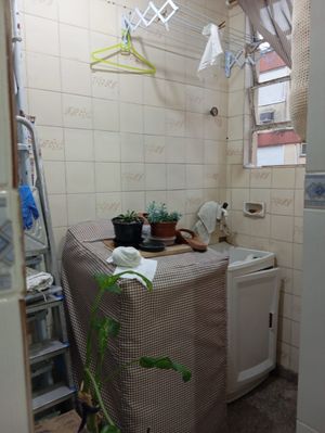 Image 4 - 887113