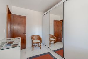 Image 10 - 887115