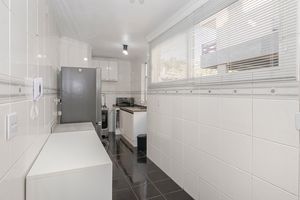Image 17 - 887115