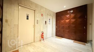 Image 33 - 887118